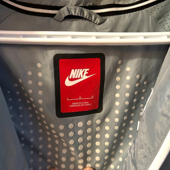 Nike Ladies Windbreaker Grey - Picture 6 of 10